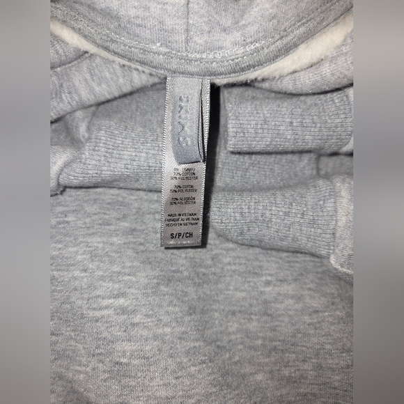 SKIMS Classic Hoodie – Light Heather Grey | Size Small | Never Worn | Cozy Fleec - Picture 6 of 6
